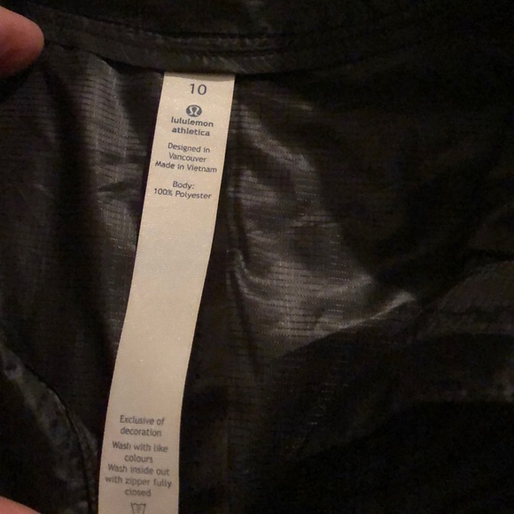SOLD Lululemon Run With It Jacket in black! - Picture 7 of 8